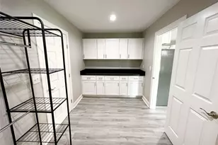 8021 White Ave, Hitchcock, TX 77563 - Photo 11