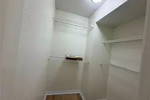 10855 Meadowglen Ln, Houston, TX 77042 - Photo 23