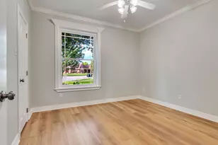 121 Jamestown Ave, Clute, TX 77531 - Photo 17