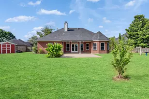 121 Jamestown Ave, Clute, TX 77531 - Photo 21