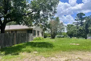 620 W Houston St, Lovelady, TX 75851 - Photo 9