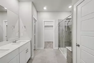 2010 W Darlington Oak Ct, Conroe, TX 77304 - Photo 9