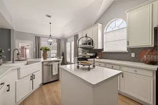 405 PecanGrove, Dickinson, TX 77539 - Photo 15