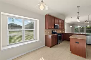10015 Lynnwood Dr, Baytown, TX 77521 - Photo 7