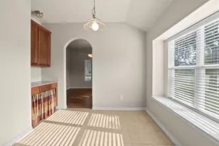 10015 Lynnwood Dr, Baytown, TX 77521 - Photo 9
