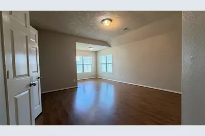 10015 Lynnwood Drive, Baytown, TX 77521 - Photo 9