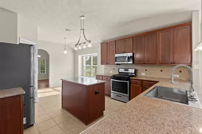 10015 Lynnwood Drive, Baytown, TX 77521 - Photo 5