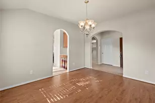 10015 Lynnwood Dr, Baytown, TX 77521 - Photo 11