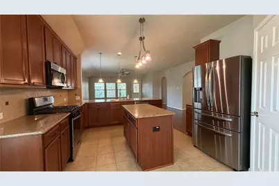 10015 Lynnwood Drive, Baytown, TX 77521 - Photo 7