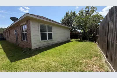 10015 Lynnwood Drive, Baytown, TX 77521 - Photo 27