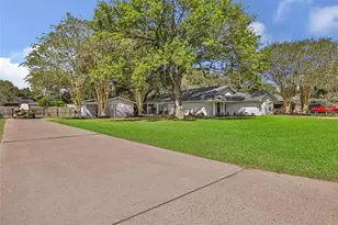 1933 N San Jacinto St, Liberty, TX 77575 - Photo 7