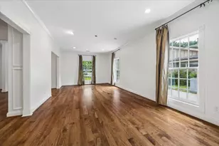 5210 Meadow Lake Ln, Houston, TX 77056 - Photo 11