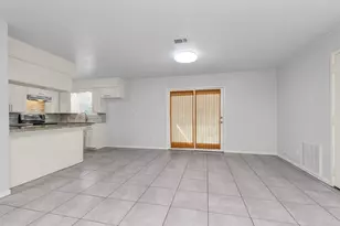 2213 N Thompson St, Conroe, TX 77303 - Photo 7