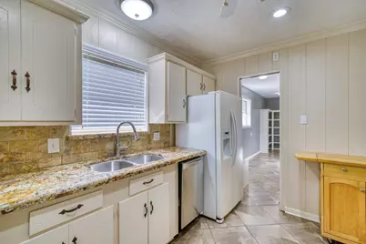 102 W Marietta Street, Madisonville, TX 77864 - Photo 13