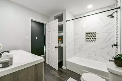 6002 Greenmont Drive, Houston, TX 77092 - Photo 23