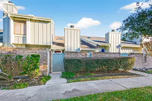 7082 Greenway Chase St, Houston, TX 77072 - Photo 3