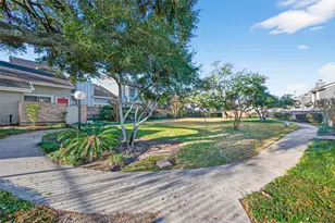 7082 Greenway Chase St, Houston, TX 77072 - Photo 43