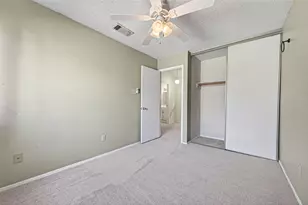 7082 Greenway Chase St, Houston, TX 77072 - Photo 33