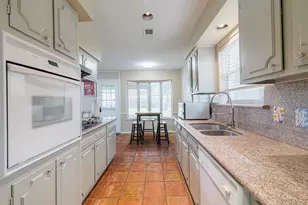 9418 Beverly Hill St, Houston, TX 77063 - Photo 11