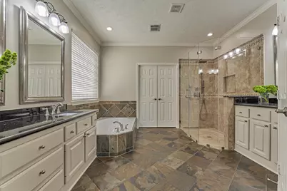 170 N Hazelcrest Circle, The Woodlands, TX 77382 - Photo 21