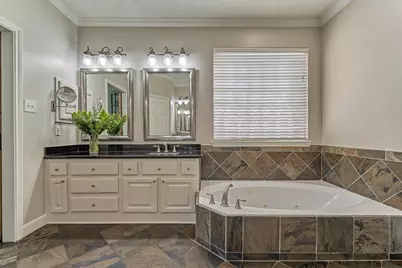 170 N Hazelcrest Circle, The Woodlands, TX 77382 - Photo 23