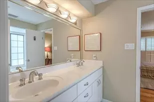 8 Buttonbush Ct, The Woodlands, TX 77380 - Photo 5