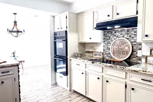 205 Montclaire Dr, West Columbia, TX 77486 - Photo 3