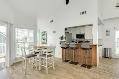 13827 Pirates Beach Boulevard, Galveston, TX 77554 - Photo 21