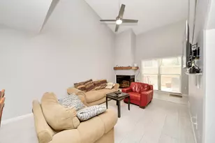 9447 Pagewood Ln, Houston, TX 77063 - Photo 3
