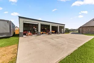 10334 Clydesdale Dr, Needville, TX 77461 - Photo 3