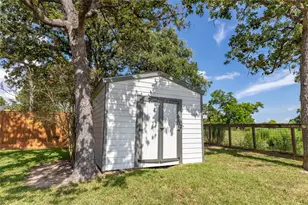 227 Briarwood Dr, Bellville, TX 77418 - Photo 27