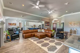 227 Briarwood Dr, Bellville, TX 77418 - Photo 7