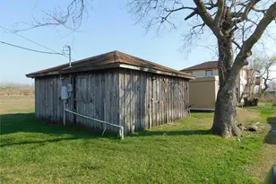 266 First St, Port Lavaca, TX 77979 - Photo 1