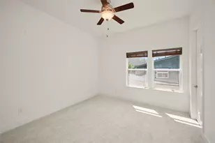 2215 MacArthur St, Houston, TX 77030 - Photo 17