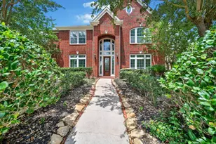 6811 Colonade Tr, Sugar Land, TX 77479 - Photo 3