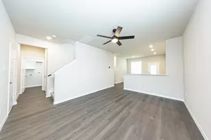 2126 Creole Crk Ln, Houston, TX 77090 - Photo 3