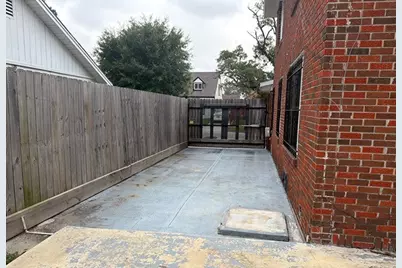 2421 Wilshire Street, Houston, TX 77023 - Photo 15