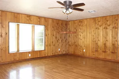 300 E Austin Avenue, Palacios, TX 77465 - Photo 15