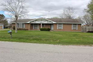 300 E Austin Ave, Palacios, TX 77465 - Photo 1