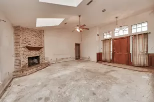 15103 Plaza Libre Dr, Houston, TX 77083 - Photo 9
