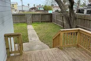 4910 Alamo Dr, Galveston, TX 77551 - Photo 5