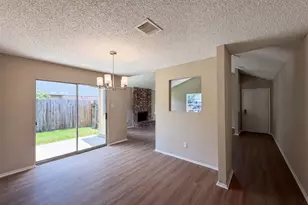 5602 Briarwood Forest Dr, Houston, TX 77088 - Photo 9