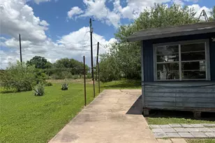 241 E Melton Park Dr, Mercedes, TX 78570 - Photo 3