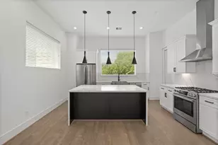 6010 Truro St, Houston, TX 77007 - Photo 9