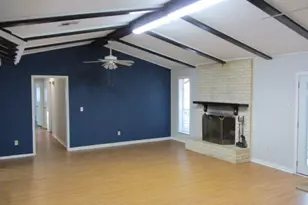 909 Broadmoor Dr, Huntsville, TX 77340 - Photo 3