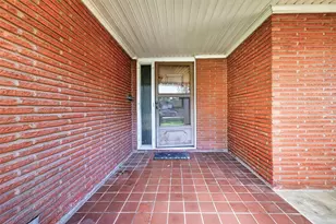 2526 Gramercy St, Houston, TX 77030 - Photo 3
