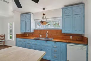 112 E Market St, Fayetteville, TX 78940 - Photo 11