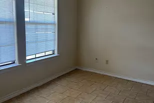 107 Oak Park Dr, Clute, TX 77531 - Photo 5