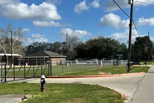 208 S Colbert St, Dayton, TX 77535 - Photo 17