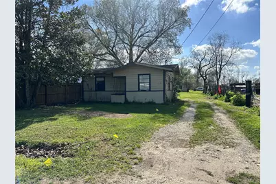 208 S Colbert Street, Dayton, TX 77535 - Photo 3